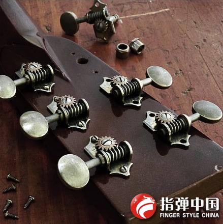 Waverly_Guitar_Tuners_with_Vintage_Oval_Knobs,_for_Solid_Pegheads_sm.jpg